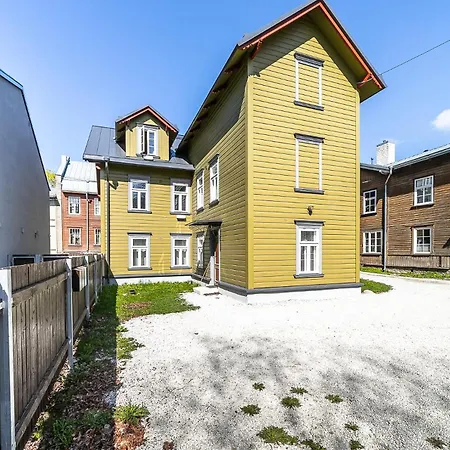 Apartment For Four With Free Parking *