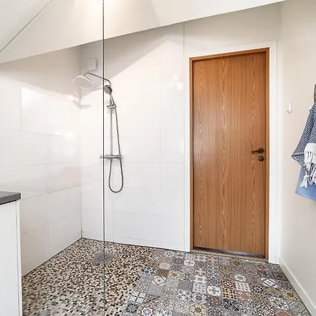 For Four With Free Parking 塔林